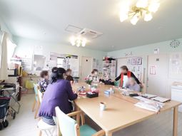 明るいダイニングルーム