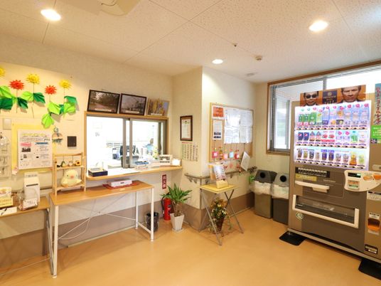 明るい受付エリア