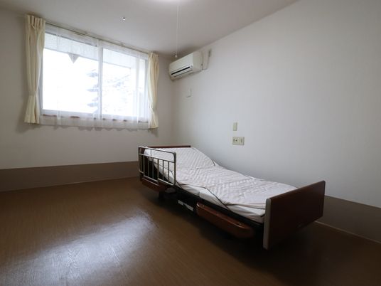 明るい居室の一角