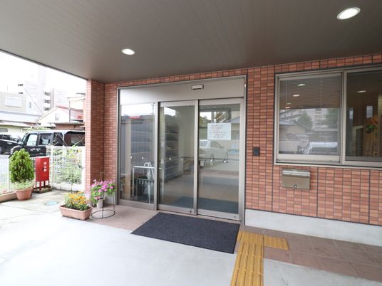 エントランスの外からの景観