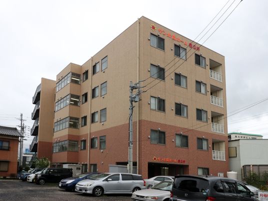 多階層ビルの外観