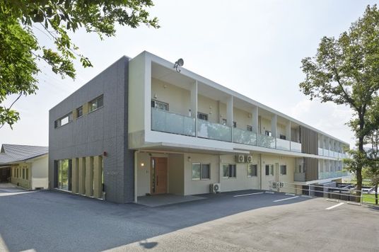 立派な建物の外観