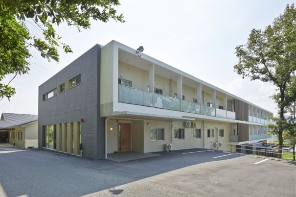 立派な建物の外観