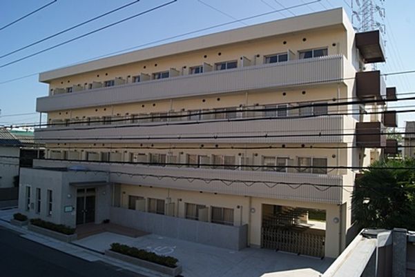 四階建ての建物外観