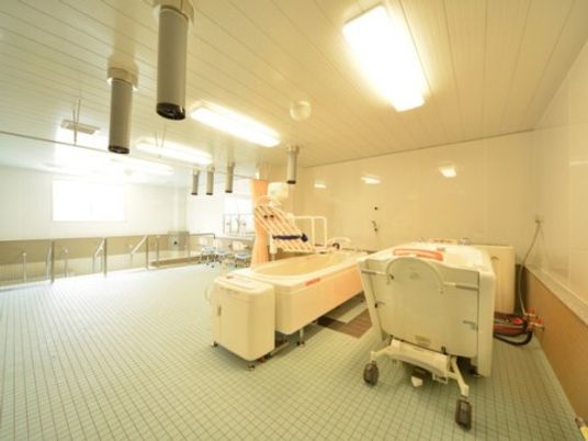 広々とした浴室