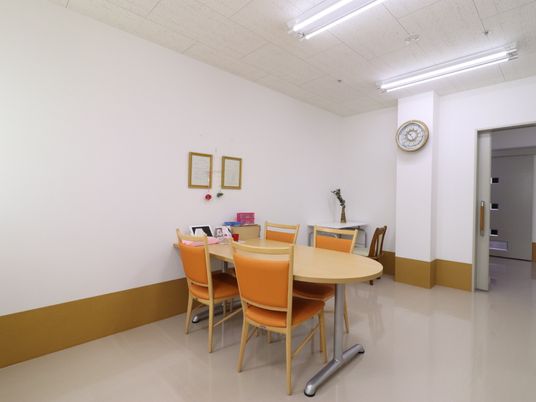 明るいダイニングスペース