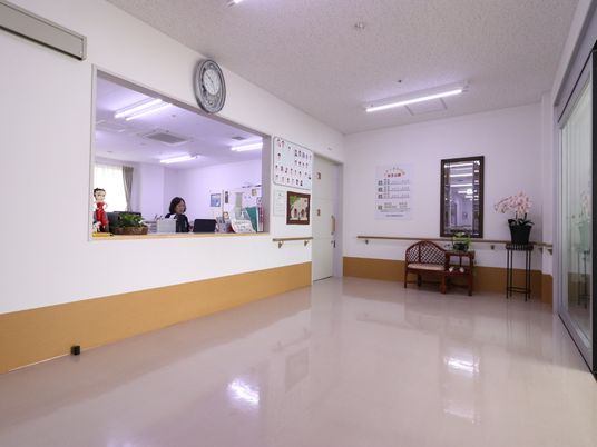 明るい受付エリア