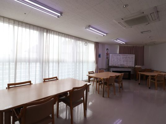 多目的室の日差しの様子