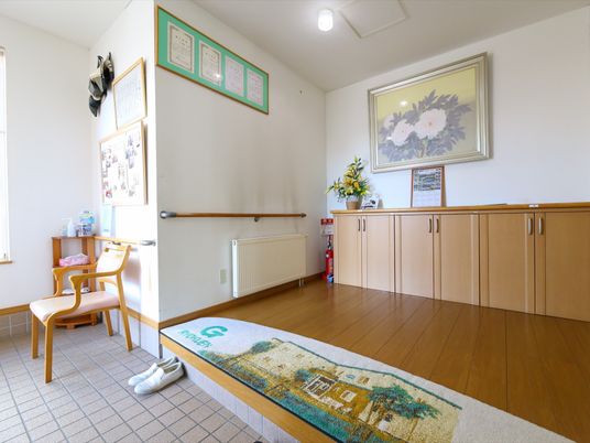 明るい休憩室の一角