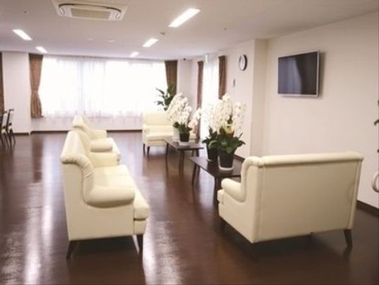 白い色の応接セット