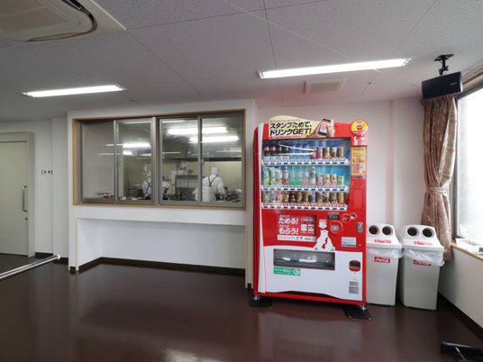 施設の自動販売機コーナー