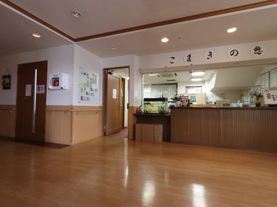 広々とした明るいロビー