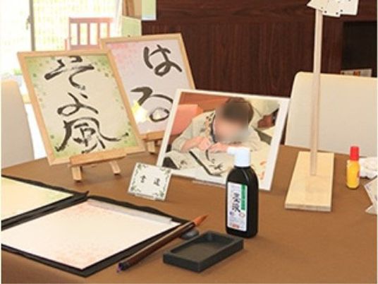 書道を行う人の様子