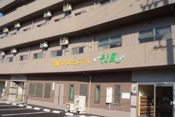 施設外観の入り口