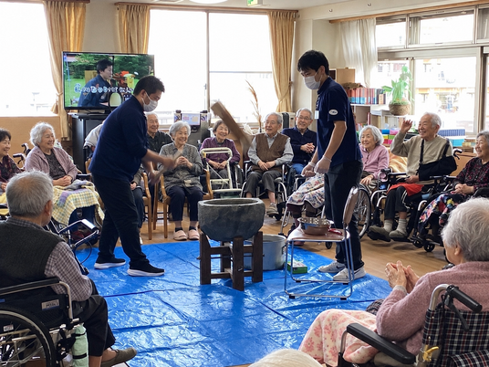 入居者が集う多目的室  