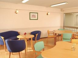 明るい空間の食堂