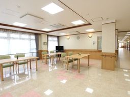 明るいダイニングスペース