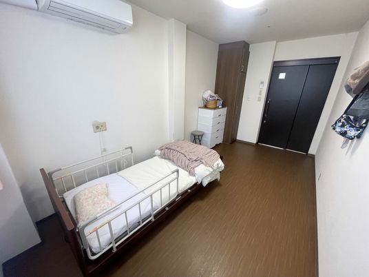落ち着いた雰囲気の居室