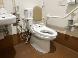 手すり付きのトイレ