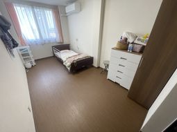 落ち着いた個室の居室