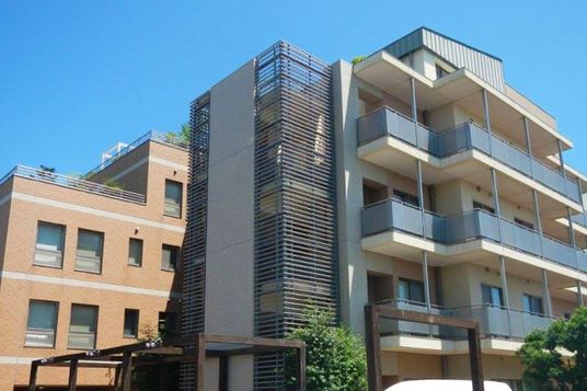 モダンな建物の外観  