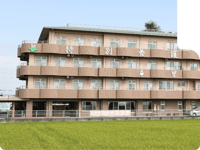 外観の建物正面 外観   緩やかな曲線の外壁が印象的な建物です。窓が多く、明るさを感じる外観で働くイメージが持ちやすいです。