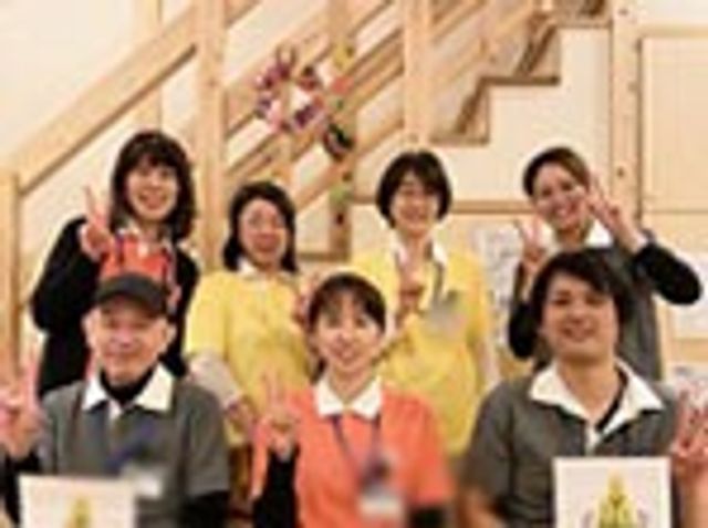 明るい雰囲気のスタッフ スタッフイメージ 笑顔で明るいスタッフが、積極的に利用者をサポートする職場です。楽しく働ける環境です。