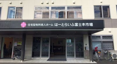 施設の正面入口