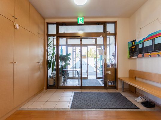 明るいエントランスホール