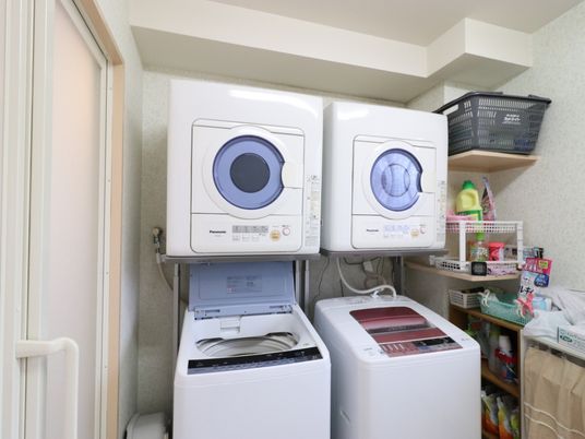 整然と並んだ洗濯機