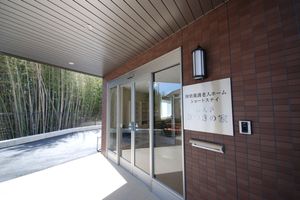 明るい玄関の入口