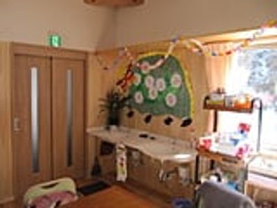 明るい洗面台の部屋