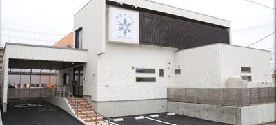 広々とした外観