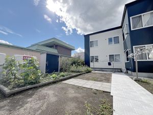 庭付きの外観