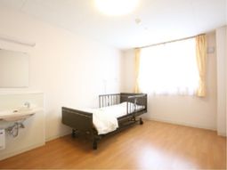 明るい居室の様子