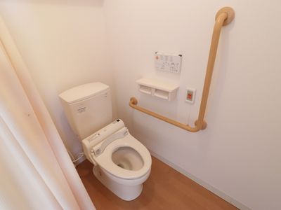バリアフリー設計のトイレ