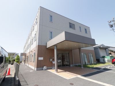 清潔感のある施設のエントランス