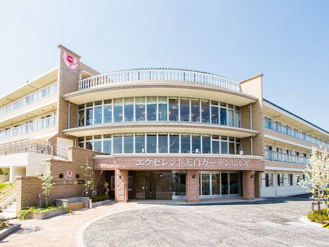 広々とした建物の外観