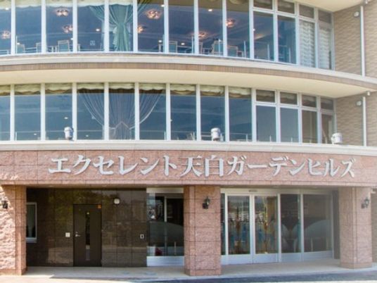 エントランスの正面ビュー