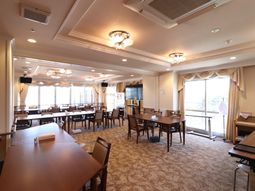 明るい食堂の様子