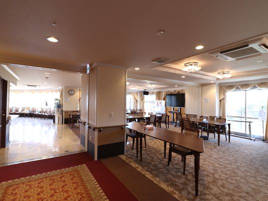 広々としたダイニングスペース