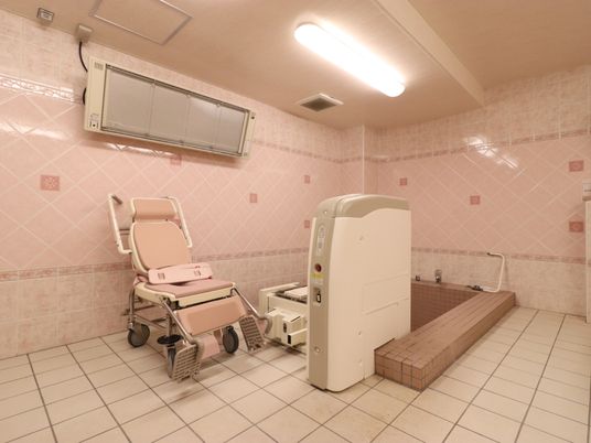 バリアフリー設計の浴室