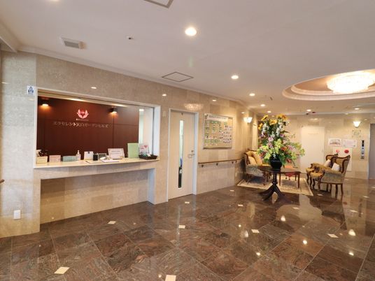 広々としたロビー空間