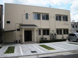 清潔感あるビルの外観