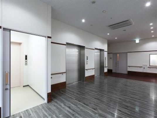 清潔感あふれる廊下