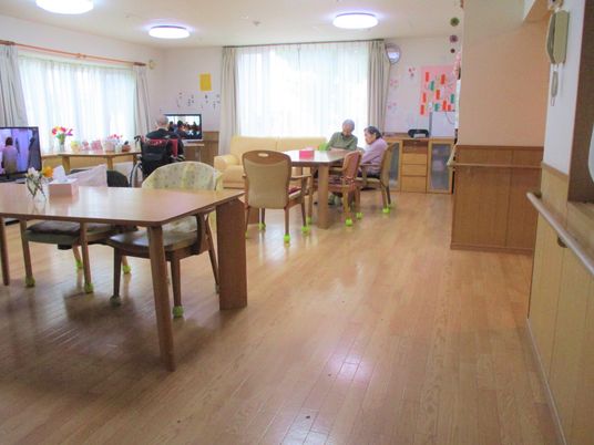 ケアワーカーと入居者の交流