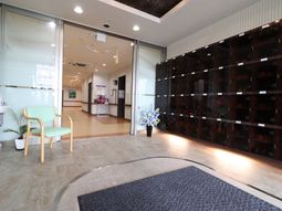 エントランスの明るい空間