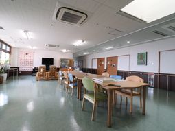 広々とした明るい居室空間