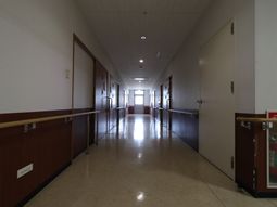 清潔な廊下の光景