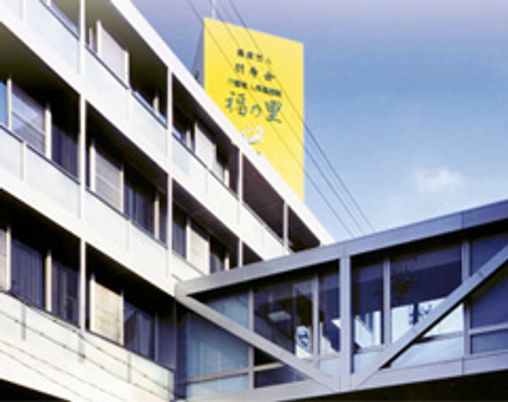 高層の建物外観  